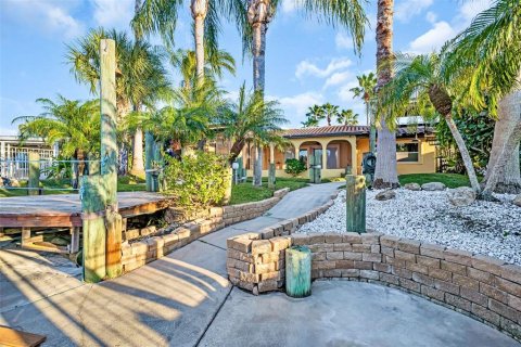 Villa ou maison à vendre à New Port Richey, Floride: 3 chambres, 231.42 m2 № 2208268 - photo 8