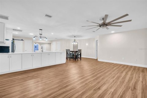 Villa ou maison à vendre à New Port Richey, Floride: 3 chambres, 231.42 m2 № 2208268 - photo 26