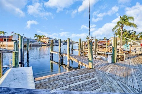 Villa ou maison à vendre à New Port Richey, Floride: 3 chambres, 231.42 m2 № 2208268 - photo 7