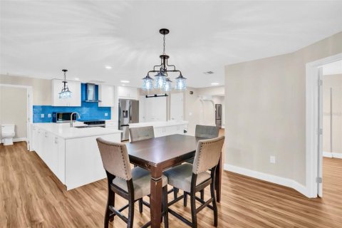 Villa ou maison à vendre à New Port Richey, Floride: 3 chambres, 231.42 m2 № 2208268 - photo 20