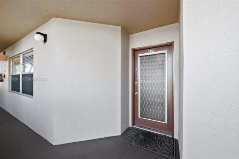 Condo in Pembroke Pines, Florida, 1 bedroom № 1985680 - photo 9