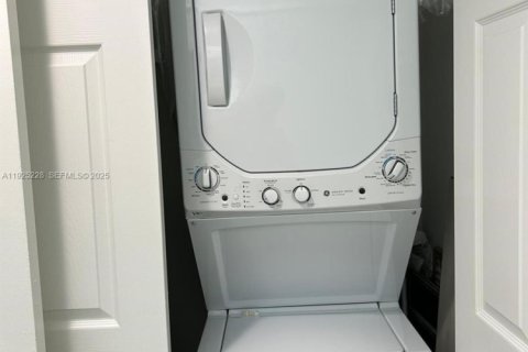 Condo in Pembroke Pines, Florida, 1 bedroom № 1985680 - photo 19