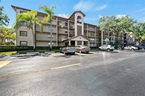 Condo in Pembroke Pines, Florida, 1 bedroom № 1985680 - photo 2