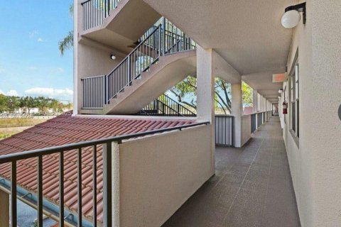 Condo in Pembroke Pines, Florida, 1 bedroom № 1985680 - photo 8