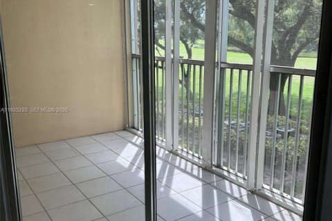 Condo in Pembroke Pines, Florida, 1 bedroom № 1985680 - photo 13