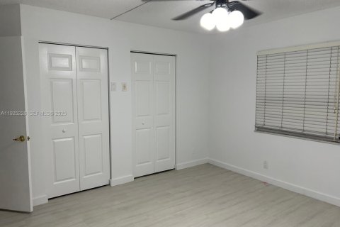 Condo in Pembroke Pines, Florida, 1 bedroom № 1985680 - photo 18