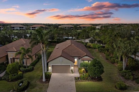 House in Bradenton, Florida 3 bedrooms, 211.35 sq.m. № 1556831 - photo 3