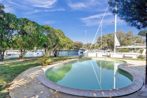 Снять в аренду виллу или дом в Форт-Лодердейл, Флорида 2 спальни, 130.06м2, № 2034416 - фото 12