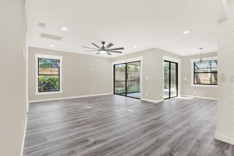 Casa en venta en Tampa, Florida, 4 dormitorios, 208.1 m2 № 1851336 - foto 17