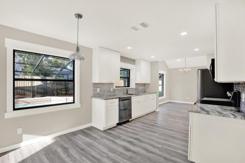 Casa en venta en Tampa, Florida, 4 dormitorios, 208.1 m2 № 1851336 - foto 10