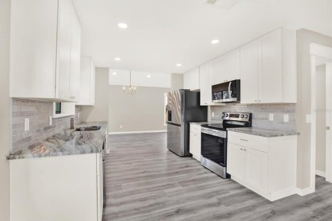 Casa en venta en Tampa, Florida, 4 dormitorios, 208.1 m2 № 1851336 - foto 13
