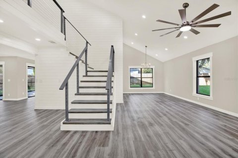 Casa en venta en Tampa, Florida, 4 dormitorios, 208.1 m2 № 1851336 - foto 5