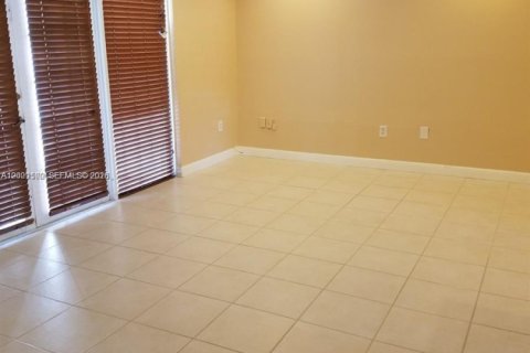 Снять в аренду таунхаус в Холливуд, Флорида 4 спальни, 155.15м2, № 2065652 - фото 6