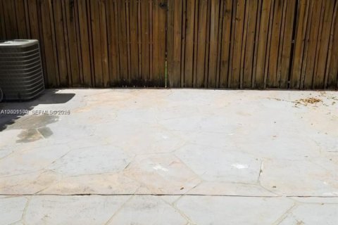 Снять в аренду таунхаус в Холливуд, Флорида 4 спальни, 155.15м2, № 2065652 - фото 10