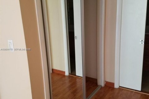 Снять в аренду таунхаус в Холливуд, Флорида 4 спальни, 155.15м2, № 2065652 - фото 13