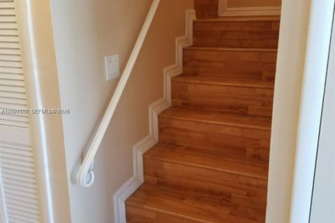 Снять в аренду таунхаус в Холливуд, Флорида 4 спальни, 155.15м2, № 2065652 - фото 7