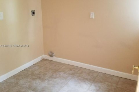 Снять в аренду таунхаус в Холливуд, Флорида 4 спальни, 155.15м2, № 2065652 - фото 9