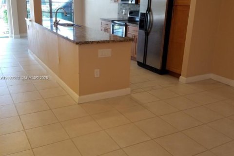 Снять в аренду таунхаус в Холливуд, Флорида 4 спальни, 155.15м2, № 2065652 - фото 5
