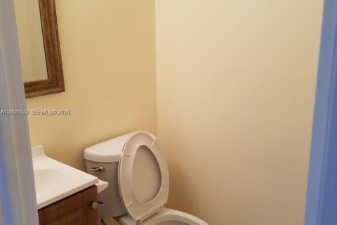 Снять в аренду таунхаус в Холливуд, Флорида 4 спальни, 155.15м2, № 2065652 - фото 8