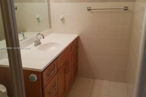 Снять в аренду таунхаус в Холливуд, Флорида 4 спальни, 155.15м2, № 2065652 - фото 14