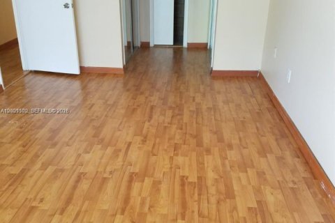 Снять в аренду таунхаус в Холливуд, Флорида 4 спальни, 155.15м2, № 2065652 - фото 12