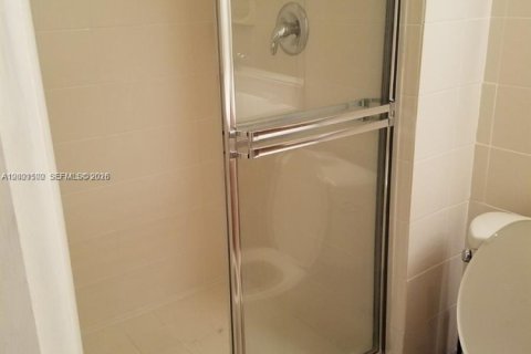 Снять в аренду таунхаус в Холливуд, Флорида 4 спальни, 155.15м2, № 2065652 - фото 15