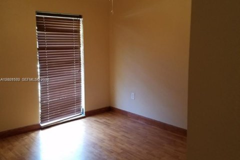 Снять в аренду таунхаус в Холливуд, Флорида 4 спальни, 155.15м2, № 2065652 - фото 20