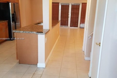 Снять в аренду таунхаус в Холливуд, Флорида 4 спальни, 155.15м2, № 2065652 - фото 3