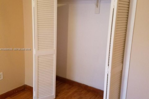 Снять в аренду таунхаус в Холливуд, Флорида 4 спальни, 155.15м2, № 2065652 - фото 19