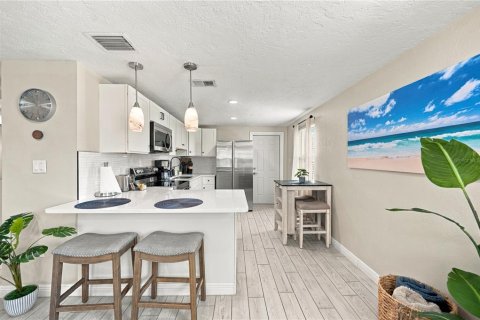 Villa ou maison à louer à Bradenton, Floride: 4 chambres, 140.47 m2 № 2388181 - photo 11