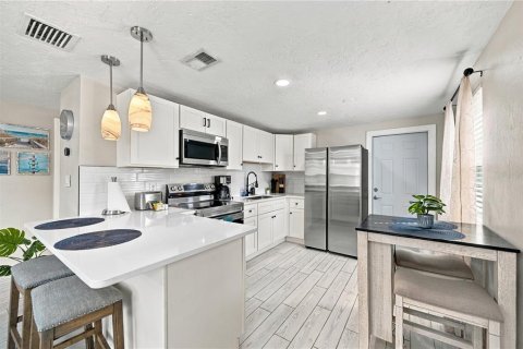Villa ou maison à louer à Bradenton, Floride: 4 chambres, 140.47 m2 № 2388181 - photo 14