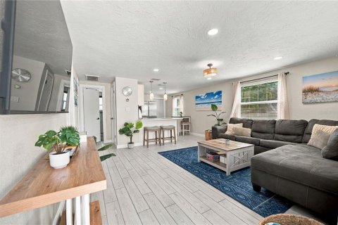 Villa ou maison à louer à Bradenton, Floride: 4 chambres, 140.47 m2 № 2388181 - photo 8