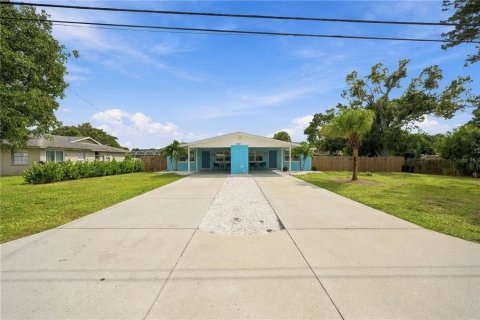 Villa ou maison à louer à Bradenton, Floride: 4 chambres, 140.47 m2 № 2388181 - photo 3