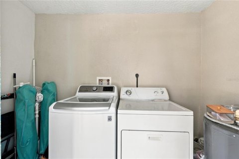 Villa ou maison à louer à Bradenton, Floride: 4 chambres, 140.47 m2 № 2388181 - photo 7