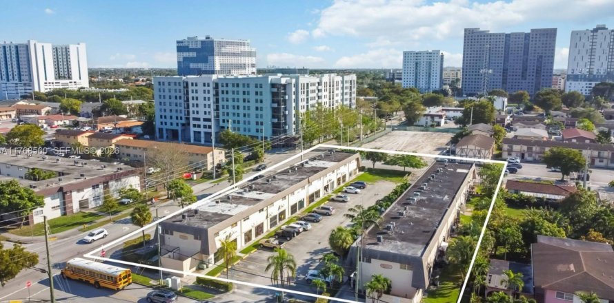 Immobilier commercial à Sweetwater, Floride № 2088651