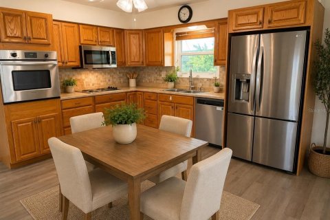 House in Sun City Center, Florida 3 bedrooms, 124.86 sq.m. № 2224935 - photo 5