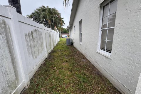Villa ou maison à vendre à West Palm Beach, Floride: 5 chambres, 180.6 m2 № 2089480 - photo 5