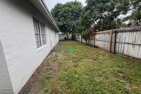 Villa ou maison à vendre à West Palm Beach, Floride: 5 chambres, 180.6 m2 № 2089480 - photo 6