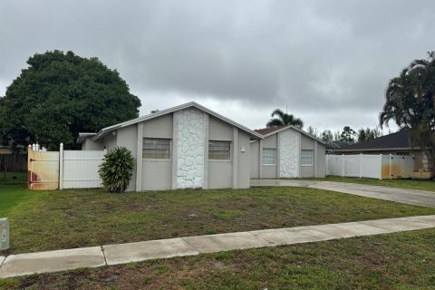 Villa ou maison à vendre à West Palm Beach, Floride: 5 chambres, 180.6 m2 № 2089480 - photo 2