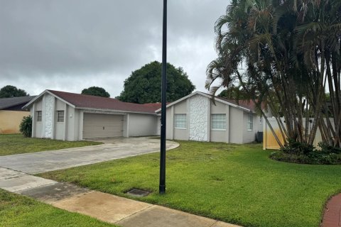 Villa ou maison à vendre à West Palm Beach, Floride: 5 chambres, 180.6 m2 № 2089480 - photo 3