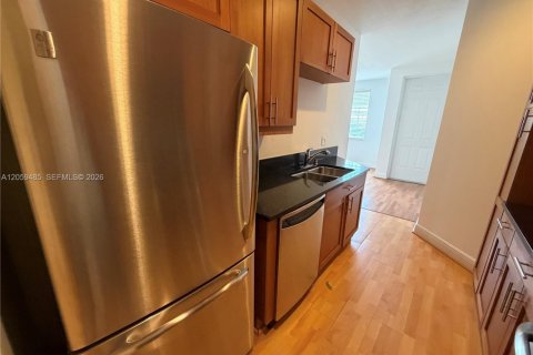 Condo in Fort Lauderdale, Florida, 1 bedroom № 2264334 - photo 15