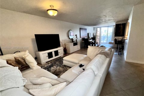 Condominio en venta en Miami Beach, Florida, 2 dormitorios, 127.09 m2 № 2031391 - foto 6