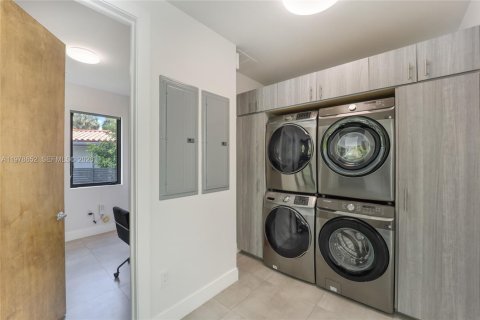 Снять в аренду виллу или дом в Майами, Флорида 5 спален, 460.33м2, № 2079451 - фото 25