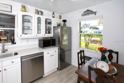 House in Bradenton, Florida 2 bedrooms, 135.82 sq.m. № 2152075 - photo 2