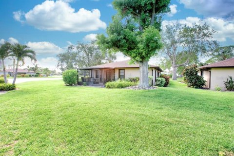 House in Bradenton, Florida 2 bedrooms, 135.82 sq.m. № 2152075 - photo 25
