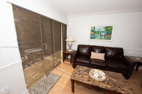 Condo in Sunny Isles Beach, Florida, 1 bedroom  № 2082750 - photo 17