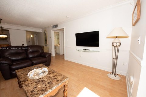 Condo in Sunny Isles Beach, Florida, 1 bedroom  № 2082750 - photo 15
