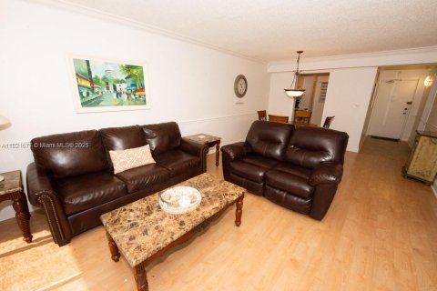 Condo in Sunny Isles Beach, Florida, 1 bedroom  № 2082750 - photo 16