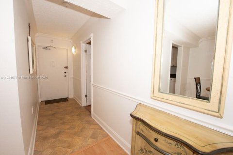 Condo in Sunny Isles Beach, Florida, 1 bedroom  № 2082750 - photo 2