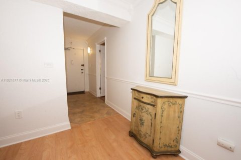 Condo in Sunny Isles Beach, Florida, 1 bedroom  № 2082750 - photo 3